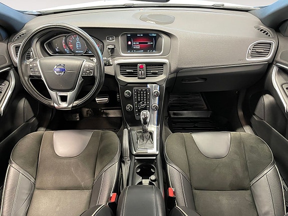 Volvo V40 11 of 19