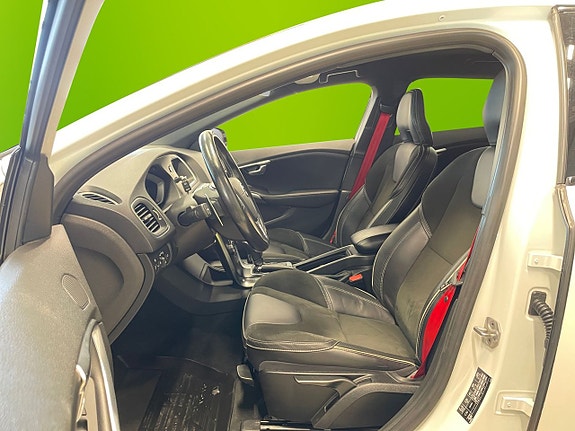 Volvo V40 9 of 19