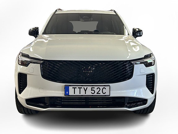 Volvo XC90 2 of 5