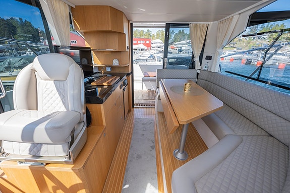 Galeon 360 Fly 11 of 24