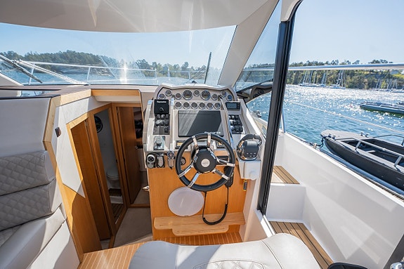 Galeon 360 Fly 16 of 24