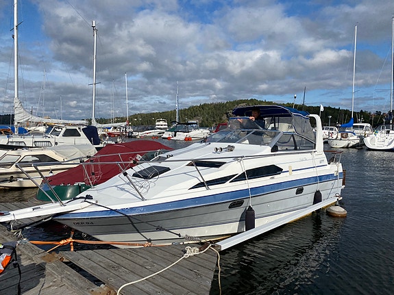 Bayliner 2455 Ciera – klassisk kabinbåt till salu 2 of 5