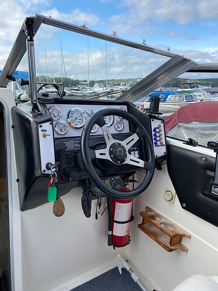 Bayliner 2455 Ciera – klassisk kabinbåt till salu 4 of 5