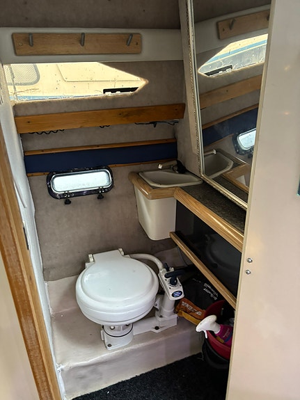 Bayliner 2455 Ciera – klassisk kabinbåt till salu 8 of 14