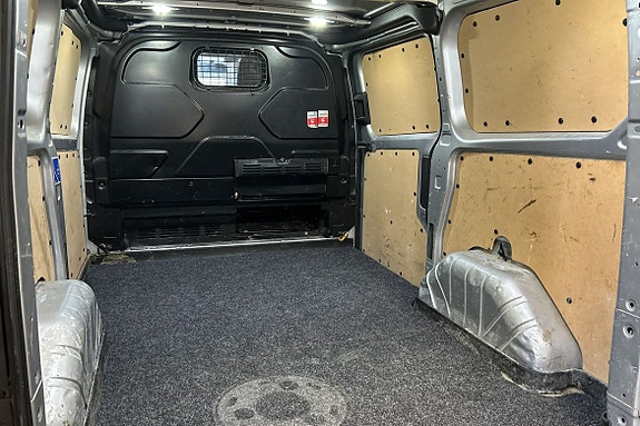 Ford Transit Custom 9 of 11
