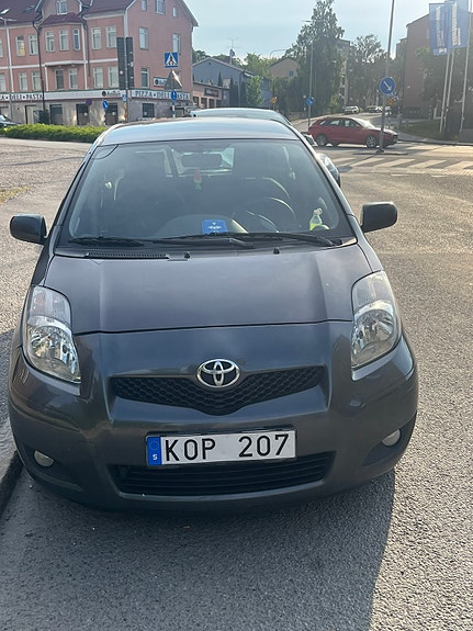 Toyota Yaris 4 of 5