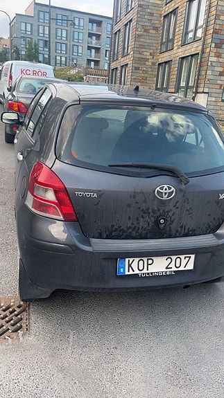 Toyota Yaris 2 of 5