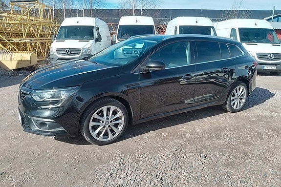Renault Megane IV 2 of 5