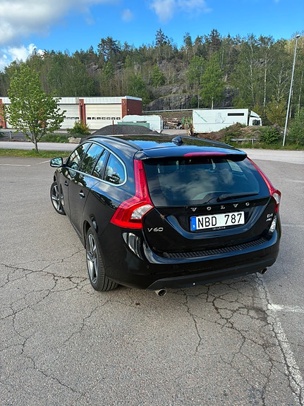 Volvo V60 2 of 11