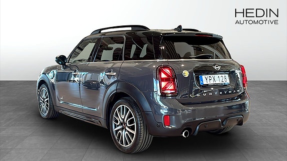 MINI Countryman SE 2 of 5