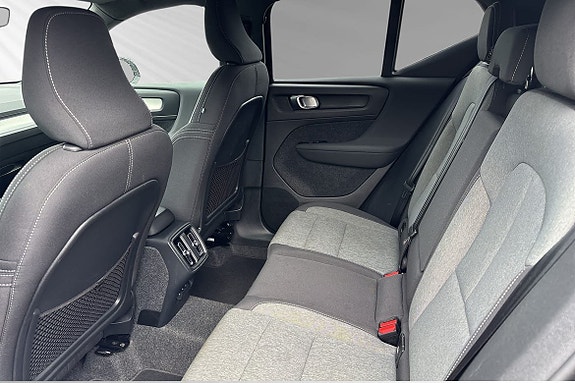 Volvo XC40 9 of 13