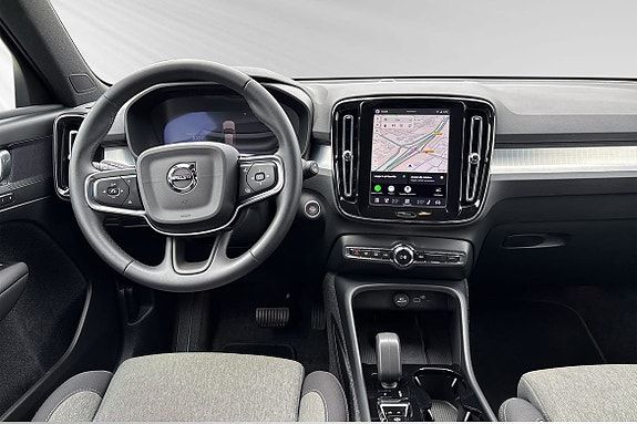 Volvo XC40 10 of 13