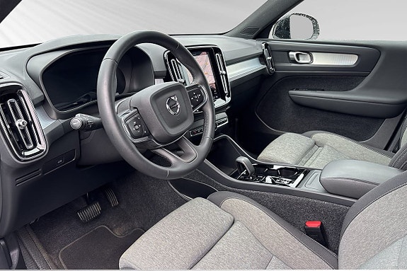 Volvo XC40 8 of 13