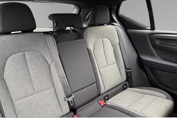 Volvo XC40 12 of 13