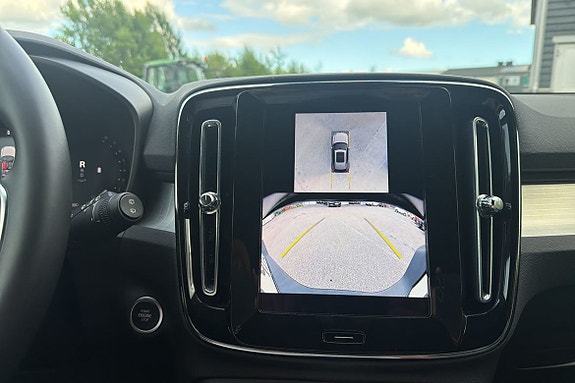 Volvo XC40 12 of 12