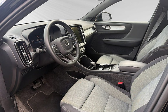 Volvo XC40 7 of 12