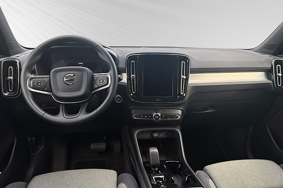 Volvo XC40 9 of 12