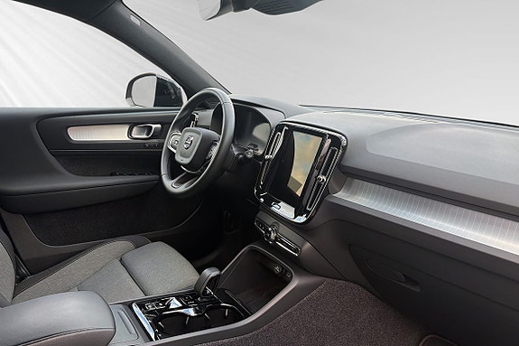 Volvo XC40 10 of 12