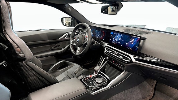 BMW M4 3 of 5