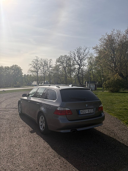 BMW 520d 3 of 5