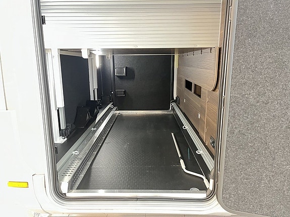 Adria CORAL SUPREME MB 670 DC (ALDE+Mercedes+Ugn+Aut 170hk) 8 of 23