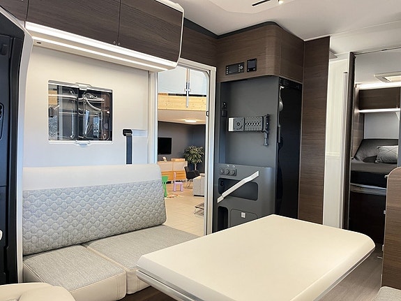 Adria CORAL SUPREME MB 670 DC (ALDE+Mercedes+Ugn+Aut 170hk) 11 of 23
