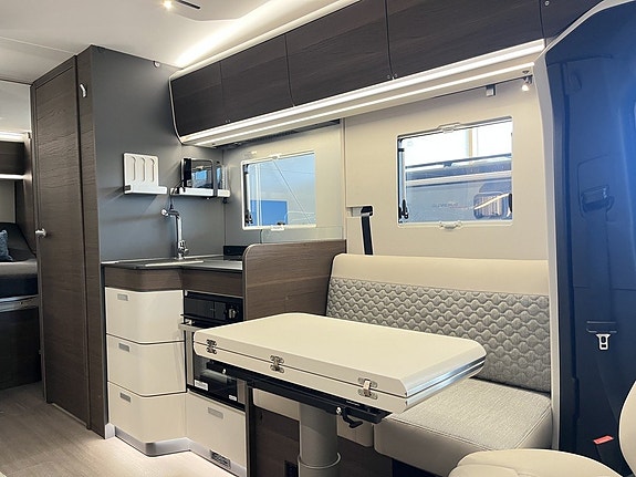 Adria CORAL SUPREME MB 670 DC (ALDE+Mercedes+Ugn+Aut 170hk) 10 of 23