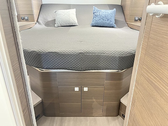 Adria CORAL SUPREME MB 670 DC (ALDE+Mercedes+Ugn+Aut 170hk) 17 of 23