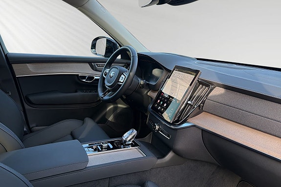 Volvo XC90 11 of 13