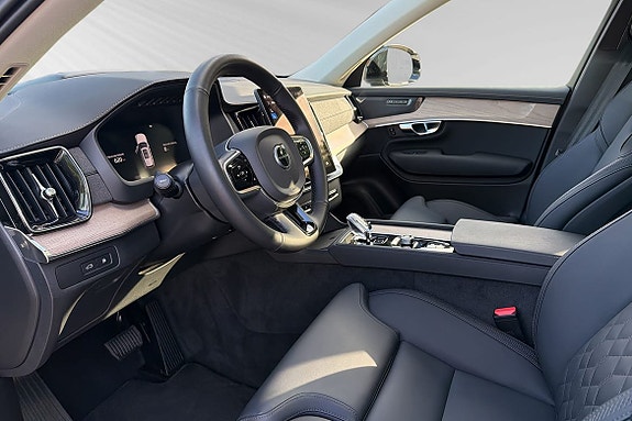 Volvo XC90 8 of 13