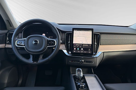 Volvo XC90 10 of 13
