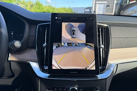 Volvo XC90 13 of 13