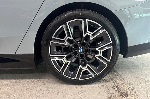 BMW 530e 16 of 19