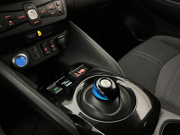 Nissan Leaf 27 of 30