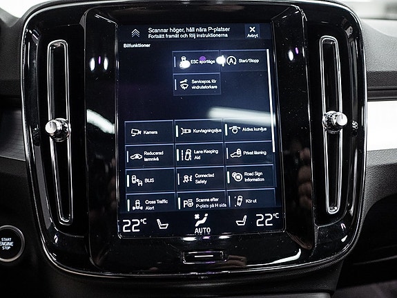 Volvo XC40 12 of 14