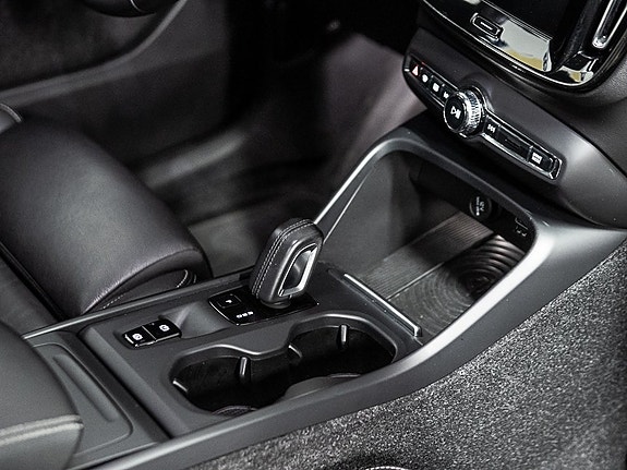 Volvo XC40 8 of 14