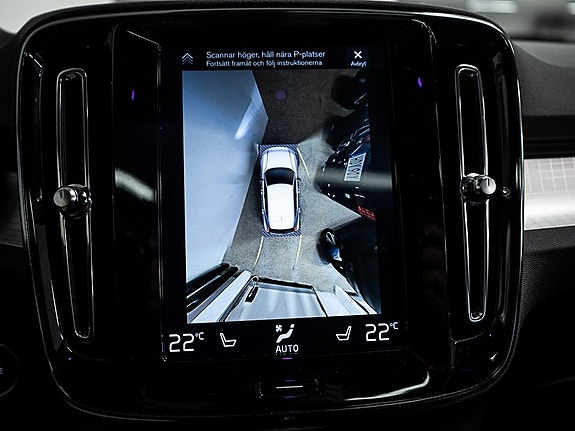 Volvo XC40 10 of 14
