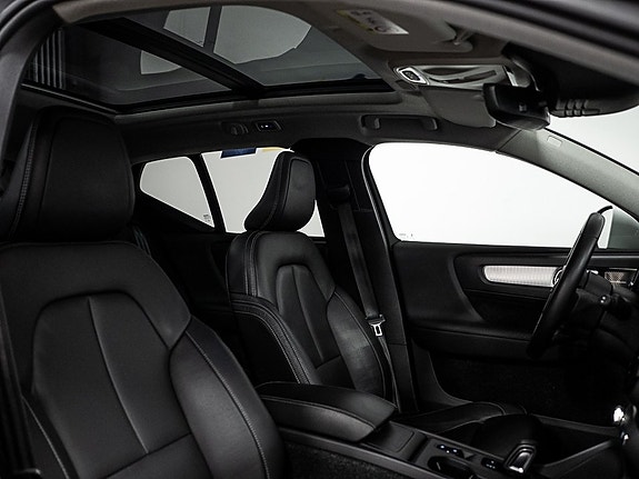 Volvo XC40 6 of 14