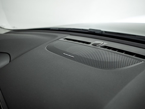 Volvo XC40 9 of 14