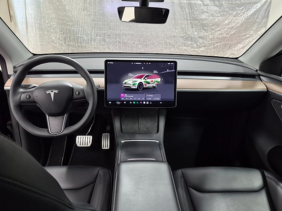 Tesla Model Y 6 of 11