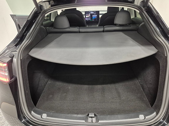 Tesla Model Y 11 of 11