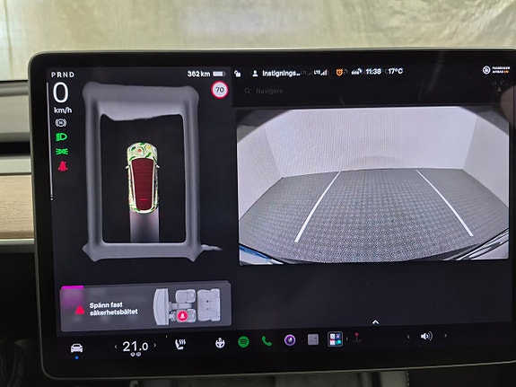 Tesla Model Y 8 of 11
