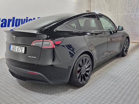 Tesla Model Y 4 of 11