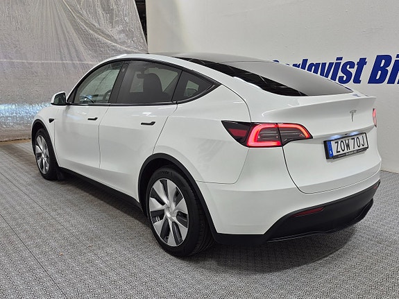 Tesla Model Y 5 of 10