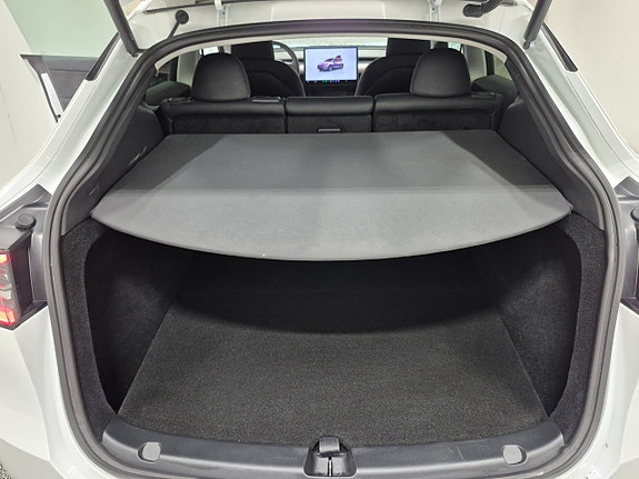 Tesla Model Y 10 of 10