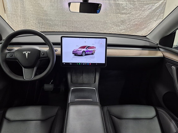 Tesla Model Y 6 of 10