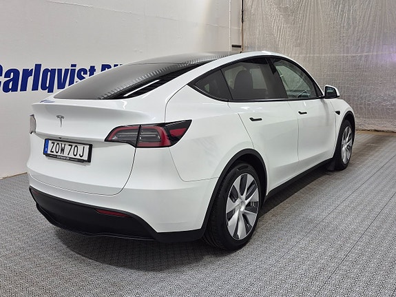 Tesla Model Y 4 of 10