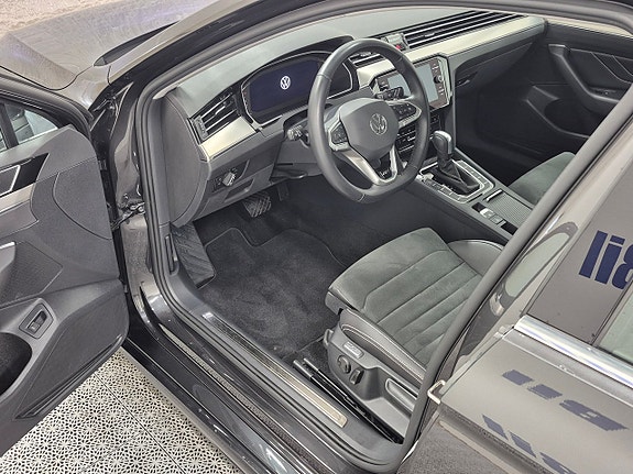Volkswagen Passat 2 of 5