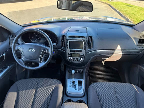 Hyundai Santa Fe 12 of 16