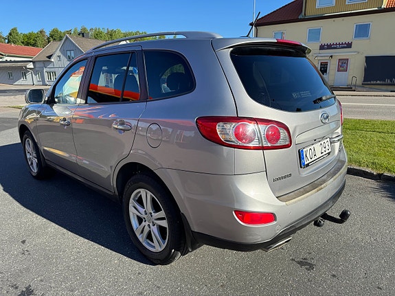 Hyundai Santa Fe 3 of 16